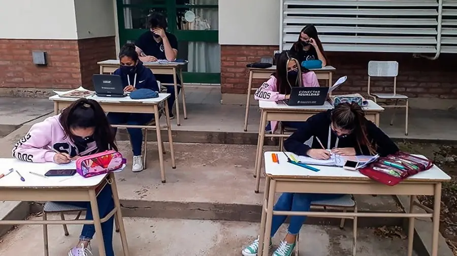Unos 28 mil chicos no volvieron a la escuela tras la pandemia en Provincia
