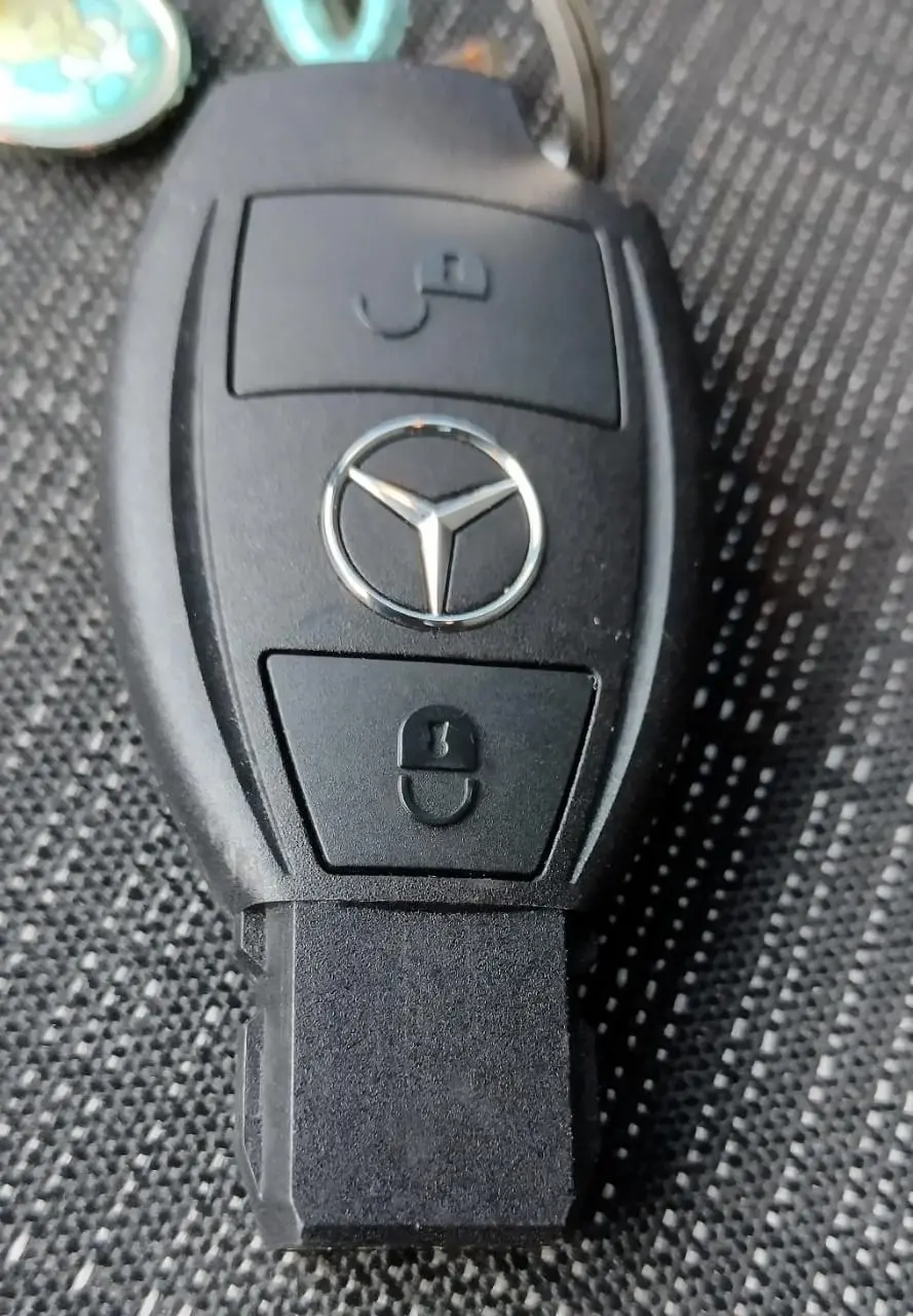 Le robaron las llaves del auto y ofrece recompensa