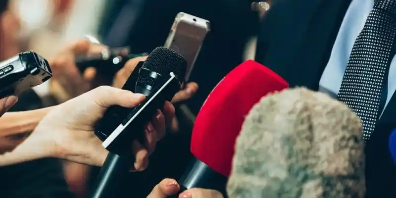 El Gobierno publicó que es obligatorio tramitar una matrícula para ejercer el periodismo