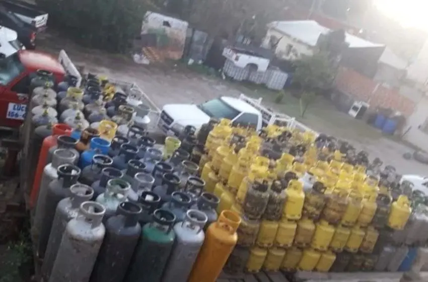 Vecinos desesperados por el »fuerte olor a gas» que despide un depósito de garrafas