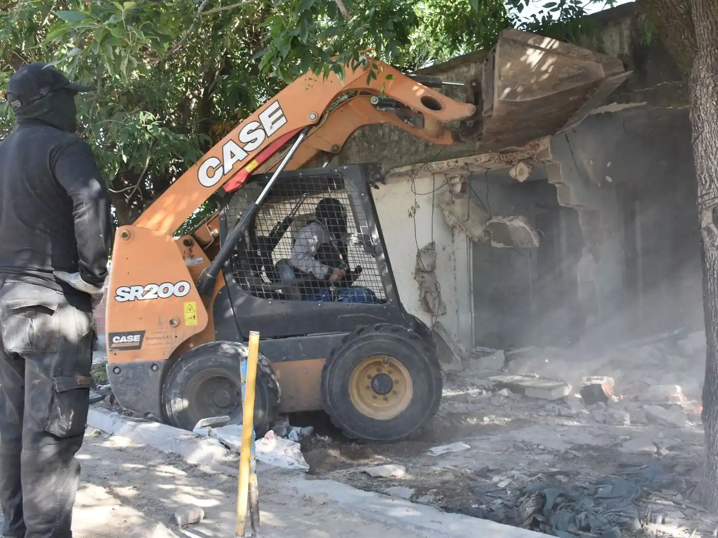 Las máquinas destruyeron el inmueble.