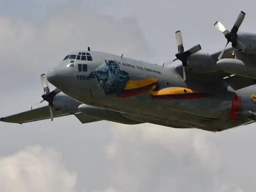 El Ministerio de Defensa confirmó el siniestro, pero todavía no informó una cifra oficial de fallecidos ni de militares a bordo.