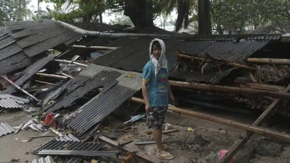 Un tsunami provoca al menos 222 muertos y casi 843 heridos en Indonesia