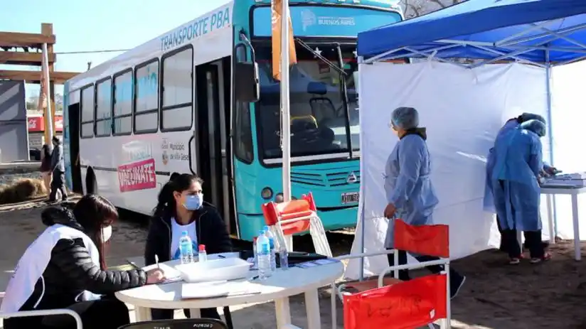 Chocogesell: Casi 300 personas se vacunaron contra el Covid-19 durante la fiesta del Chocolate