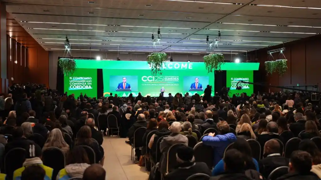 Llaryora reclamó un “pacto ambiental federal” y advirtió: “El cambio climático no espera”