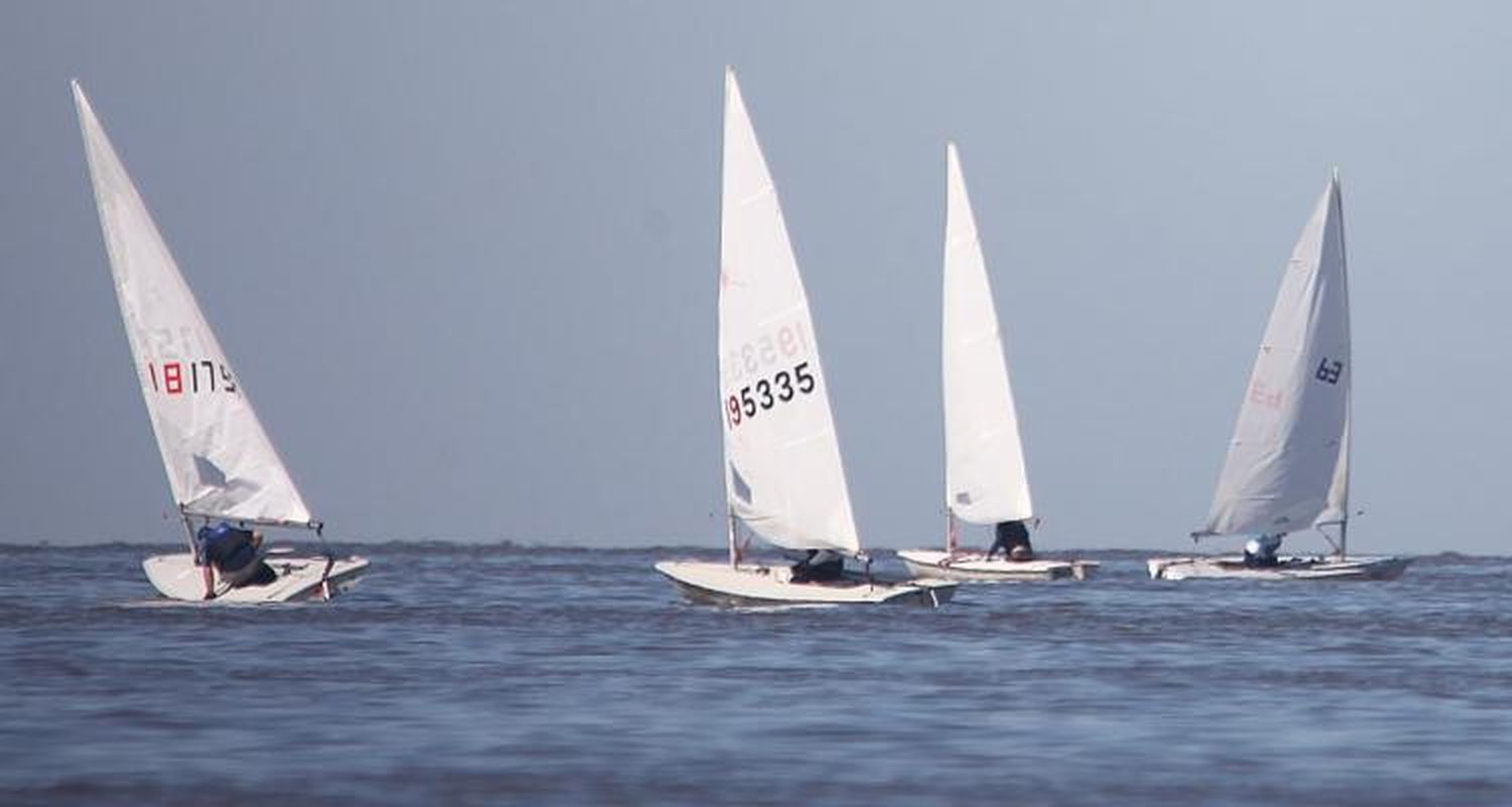 Julio Alsogaray se subió al podio en el Argentino de láser standard y sigue en carrera a Tokio 2020