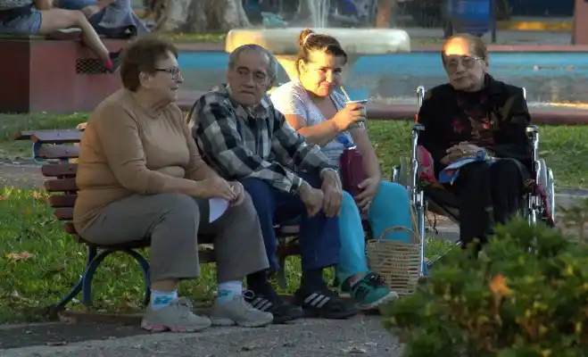 Para el Gobierno, el bono "protegerá" a niños y jubilados