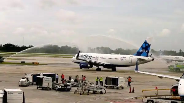  Se realizó el primer vuelo comercial entre Estados Unidos y Cuba