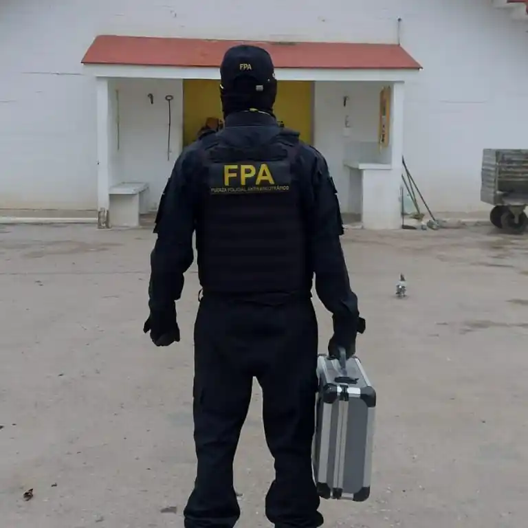 Allanaron puntos de venta de droga y una celda en Córdoba: detuvieron a dos mujeres