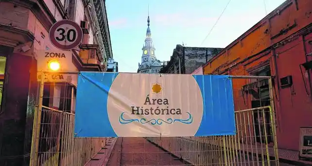 Bares de calle Sarmiento podrán poner mesas en las veredas