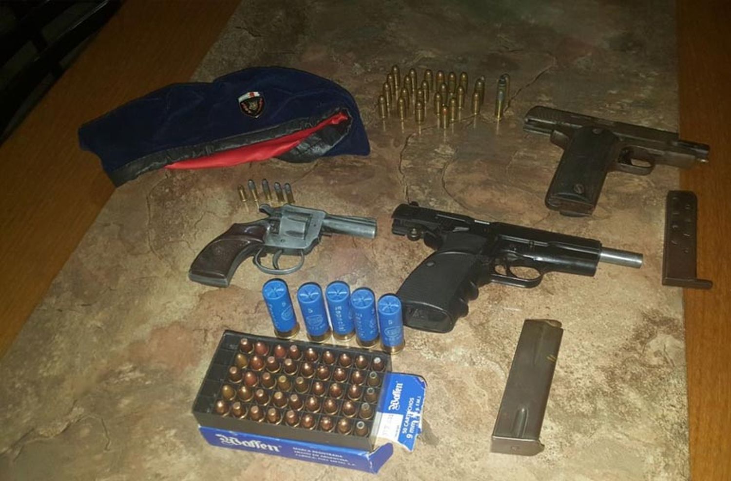 Denunció que su hijo guardaba armas en su casa