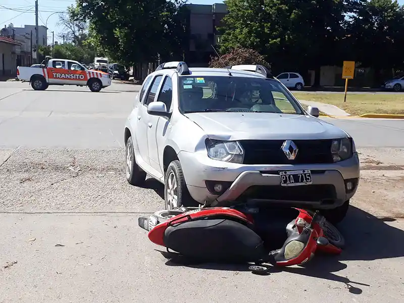 Un motociclista hospitalizado
