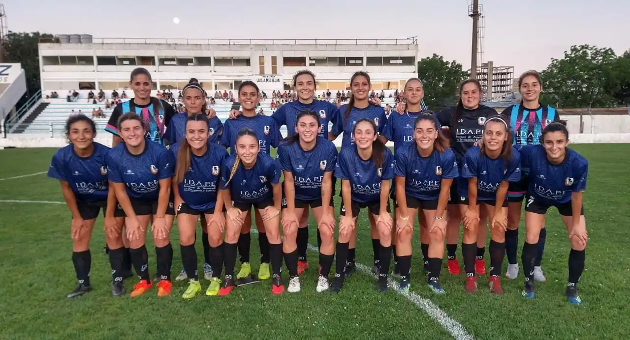 FOTO LIGA TANDILENSE DE FÚTBOL La selección femenina, ayer en el San Martín.
