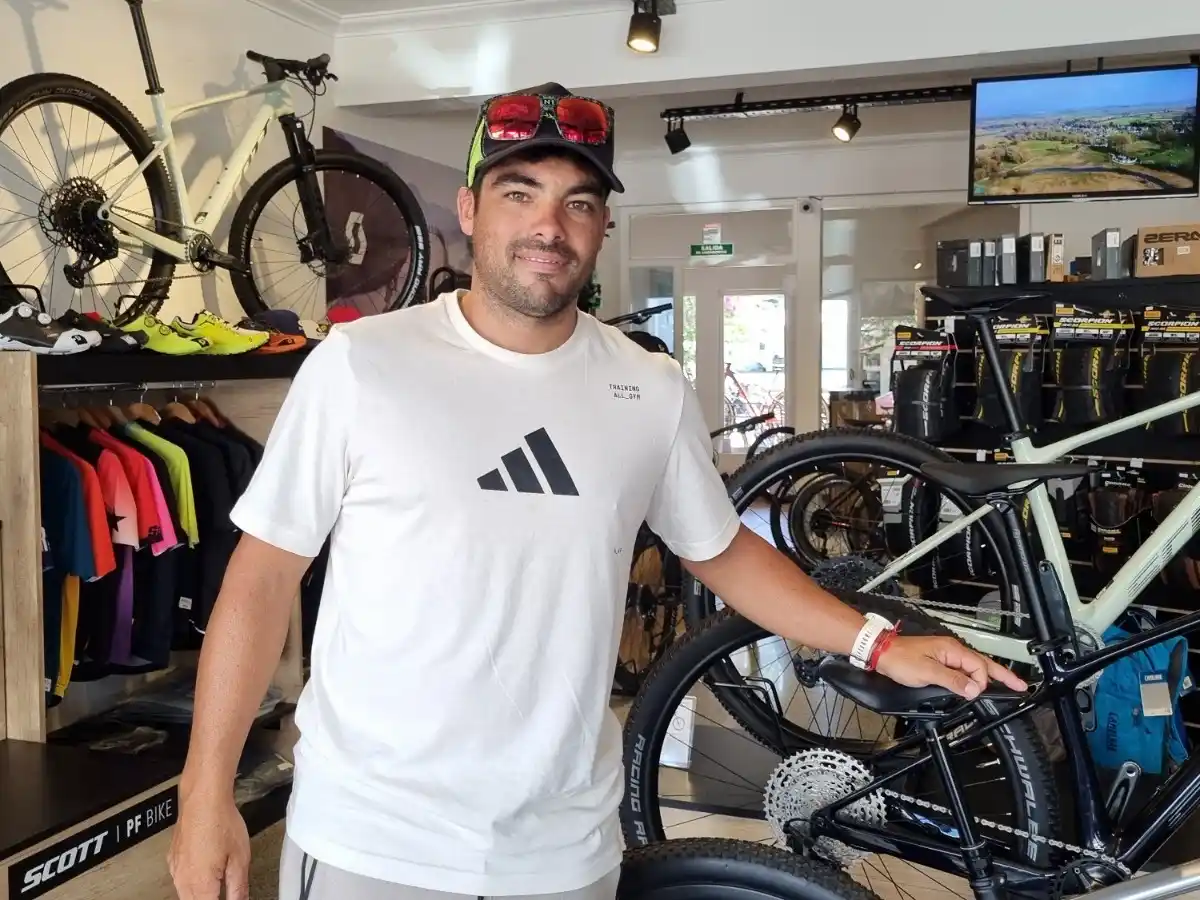 Pablo Funaro, dueño de la bicicletería PF Bike ubicada en San Lorenzo 441