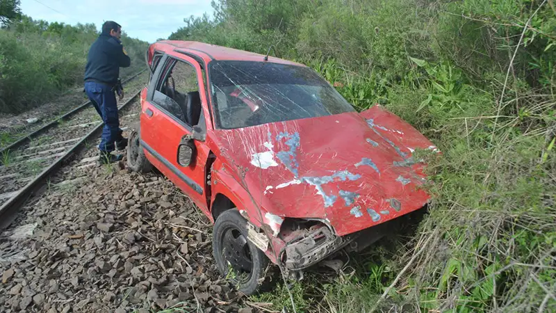 Dos jóvenes fueron hospitalizados luego de un violento despiste en la Ruta 51