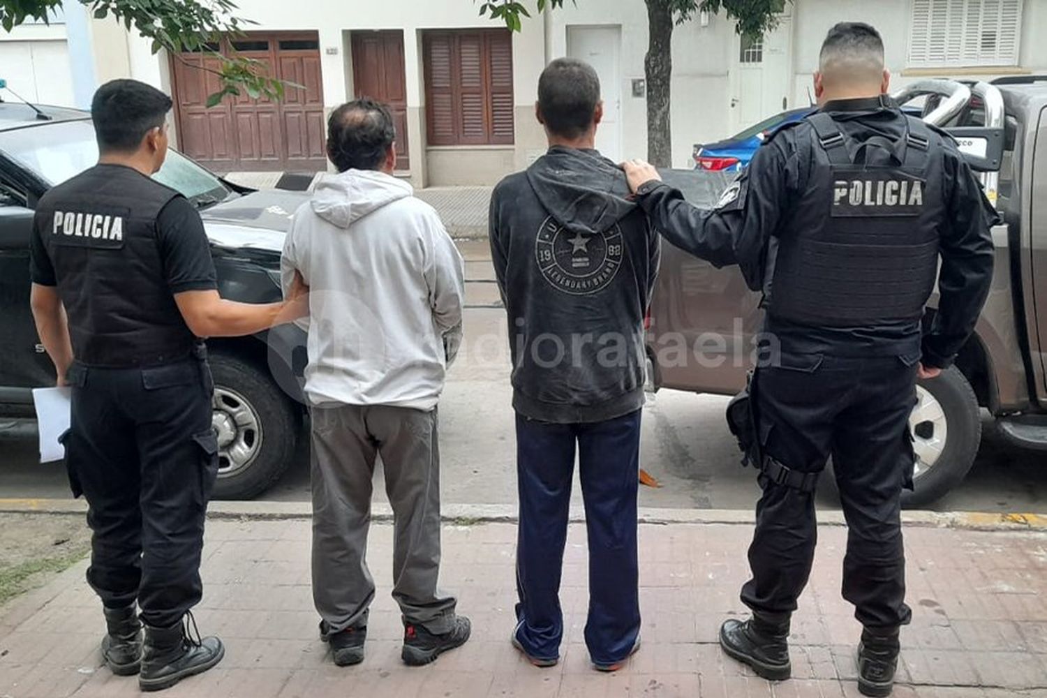 Quisieron robar en un estudio contable, pero un vecino policía los vio y los denunció