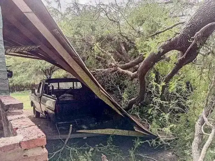 Un fuerte temporal azotó a la localidad de 
Pirané y se activó el equipo de emergencias