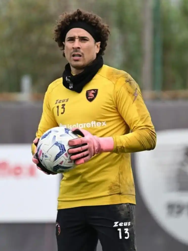 Guillermo Ochoa y su sueño pendiente: anotar un gol antes del retiro