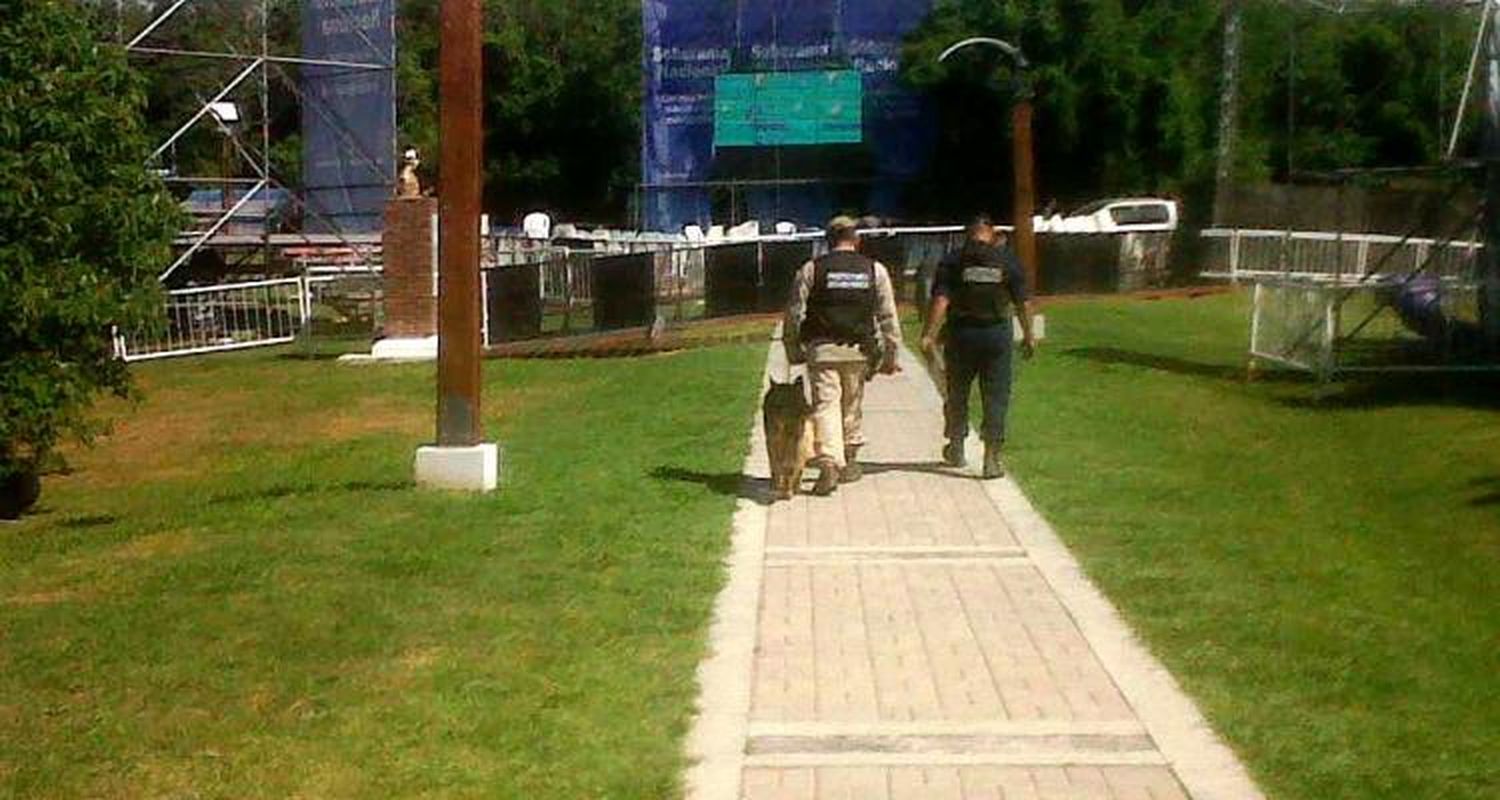 Vuelta de Obligado: Entregan una bandera bordada en oro a la Presidenta
