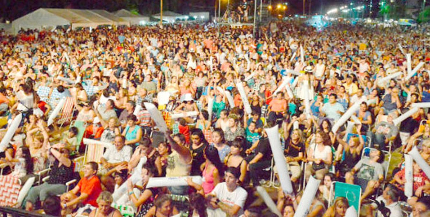 Fiesta Nacional de la Playa: Ke Personajes, Abel Pintos, La Konga como números centrales