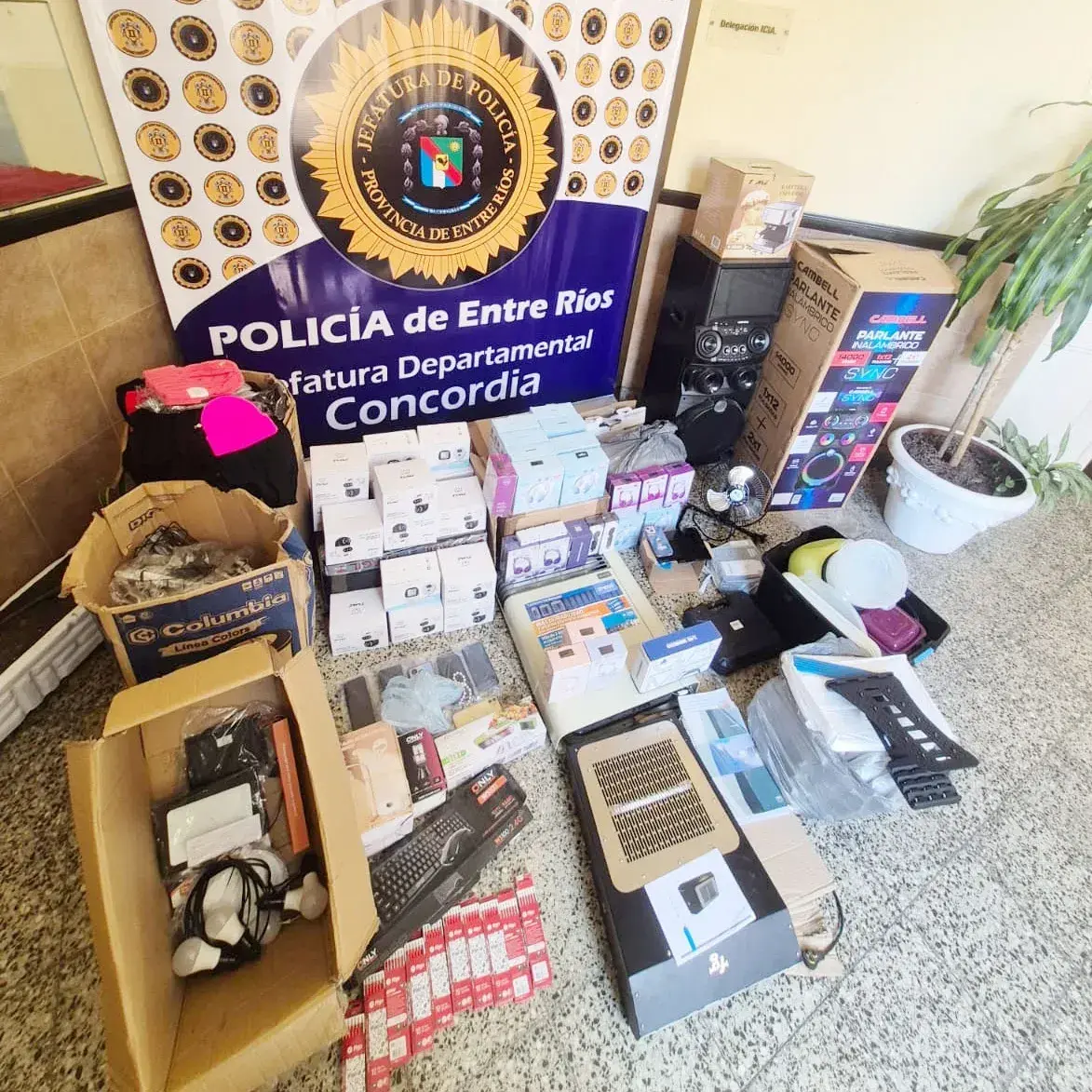 Cuatro allanamientos por estafas, tres detenidos y numerosos elementos secuestrados