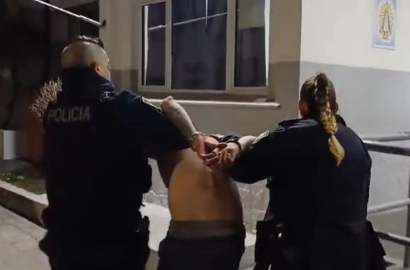 Quiso robarle a un joven "a mordiscones"