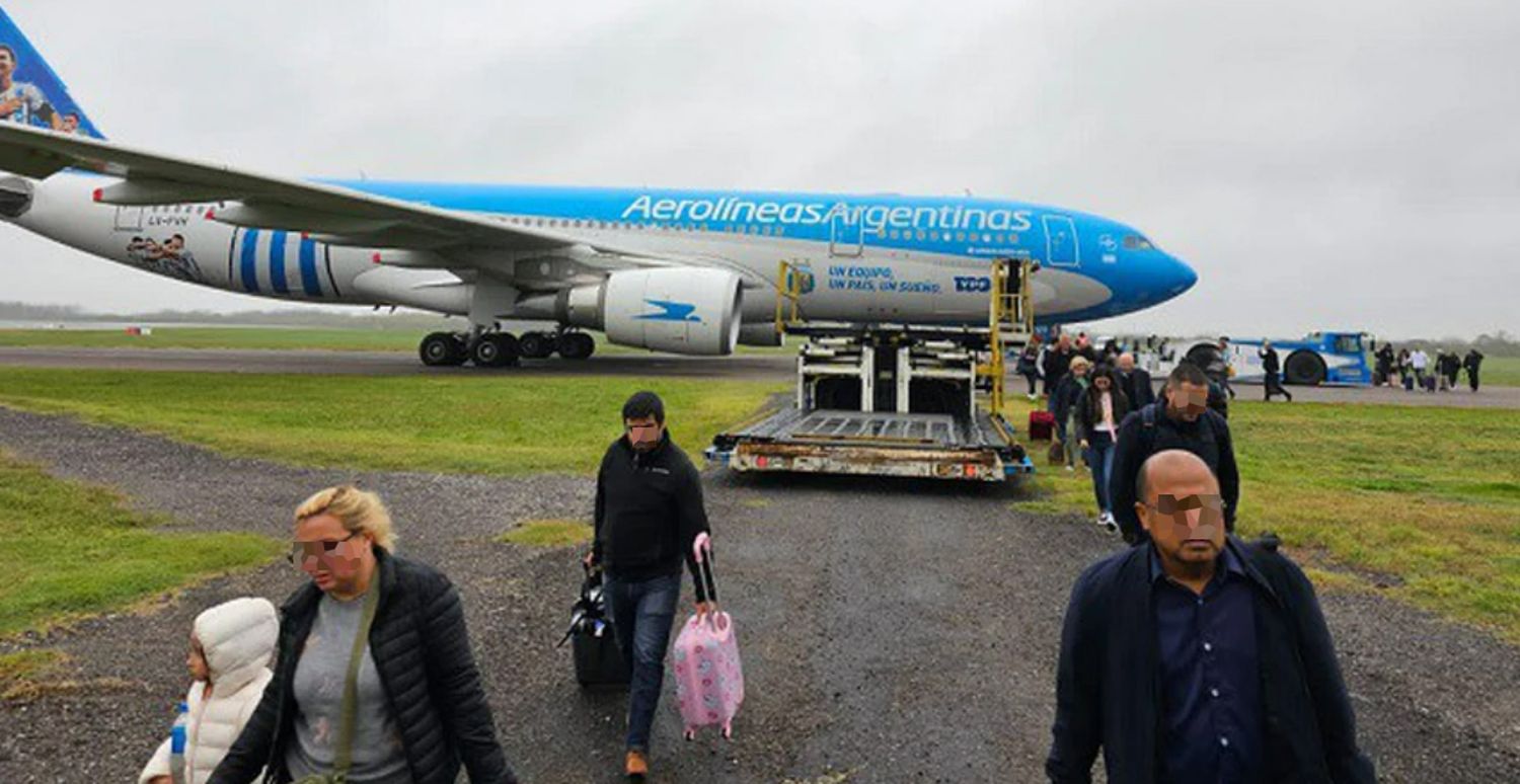 Declara la azafata de Aerolíneas Argentinas detenida por la amenaza de bomba en un vuelo a Miami