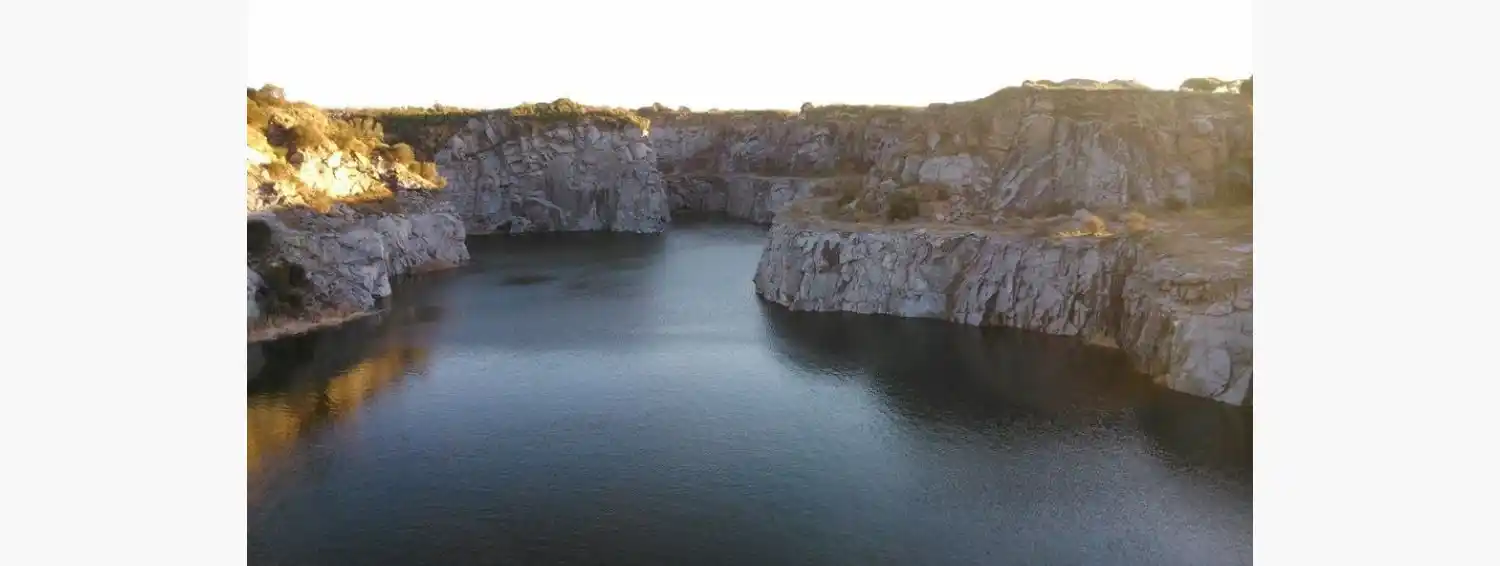 El proyecto propone bautizar el nuevo espacio como “Geoparque Tandilia y los Picapedreros”.