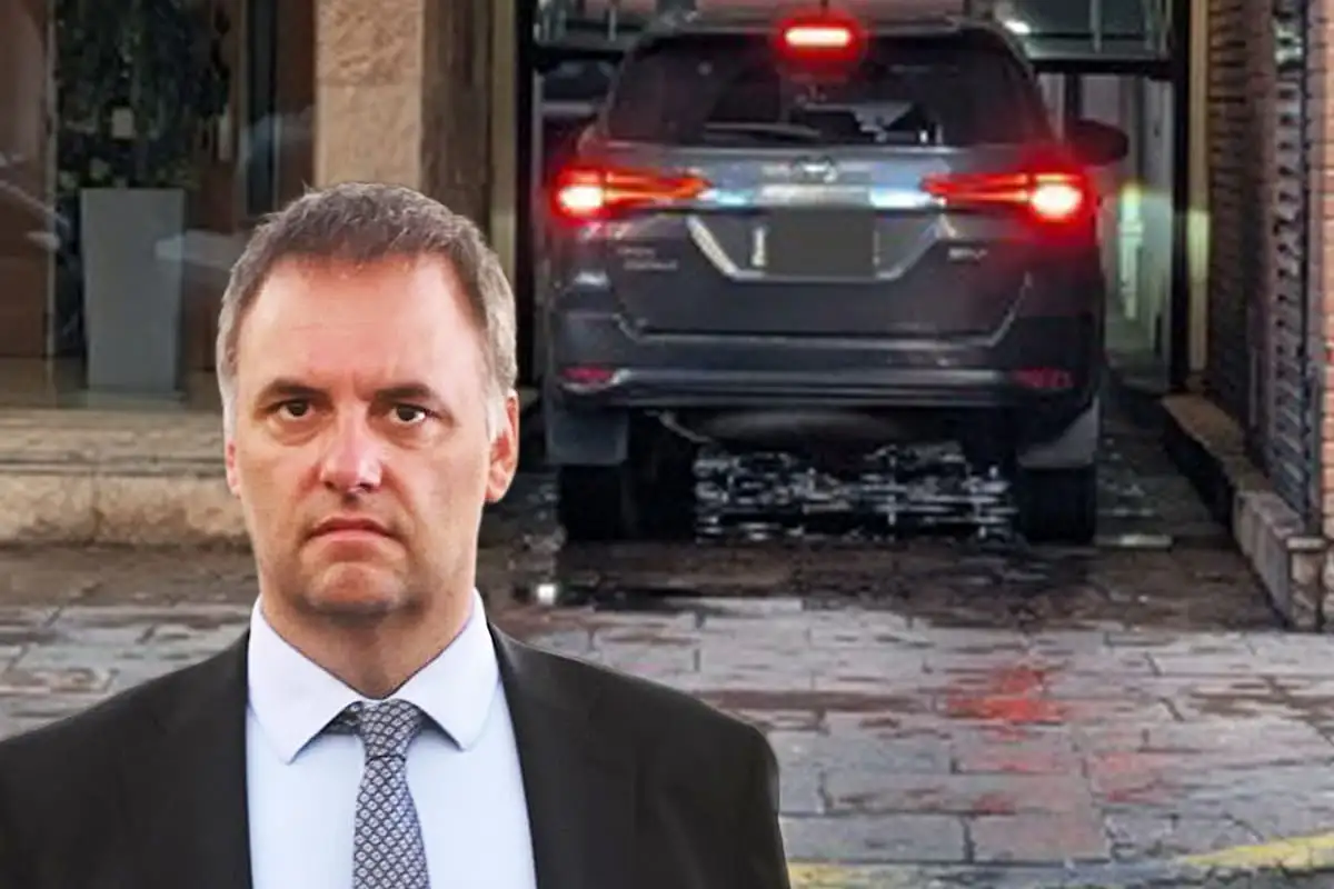 La historia del vehículo en el que se traslada a diario plantea interrogantes sobre por qué continuó afectado a la Jefatura de Gabinete después de que Adorni dejó de ocupar ese cargo el 27 de junio.