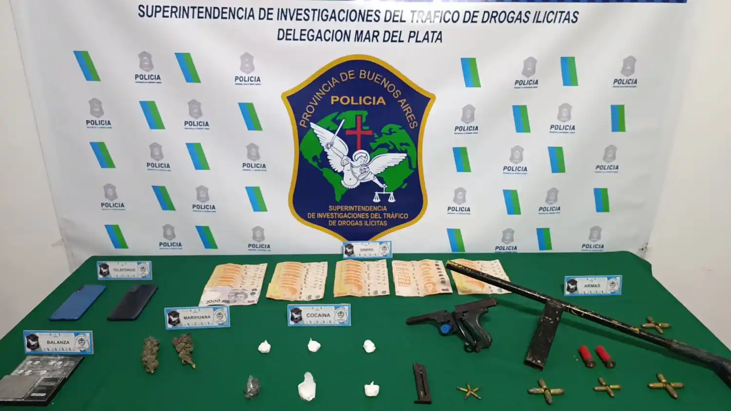 La vivienda ubicada en Moreno al 7300 era centro de la mirada de los agentes policiales.