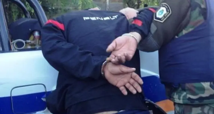 Aprehendieron a dos delincuentes que treparon una pared para robar en una obra
