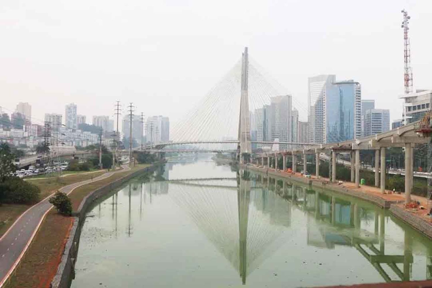 El sur de Brasil registra lluvia negra por incendios forestales luego de una catástrofe climática letal