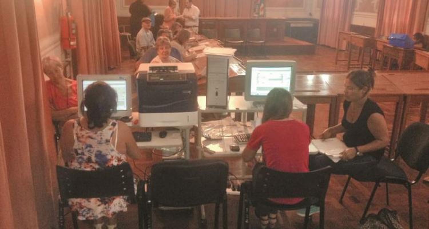 Tanto morosos como cumplidores deben presentarse en la Municipalidad