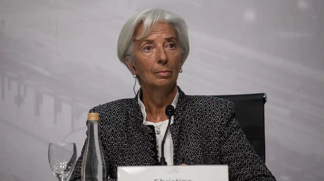 FMI en Argentina: El avión de Christine Lagarde tuvo que aterrizar de emergencia