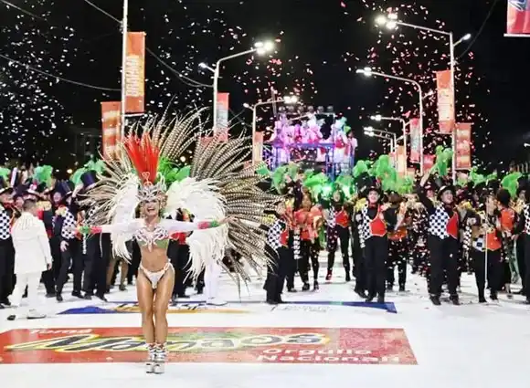 Con el �SAtanasio Bonfiglio⬝ colmado, hoy será noche de Carnaval
