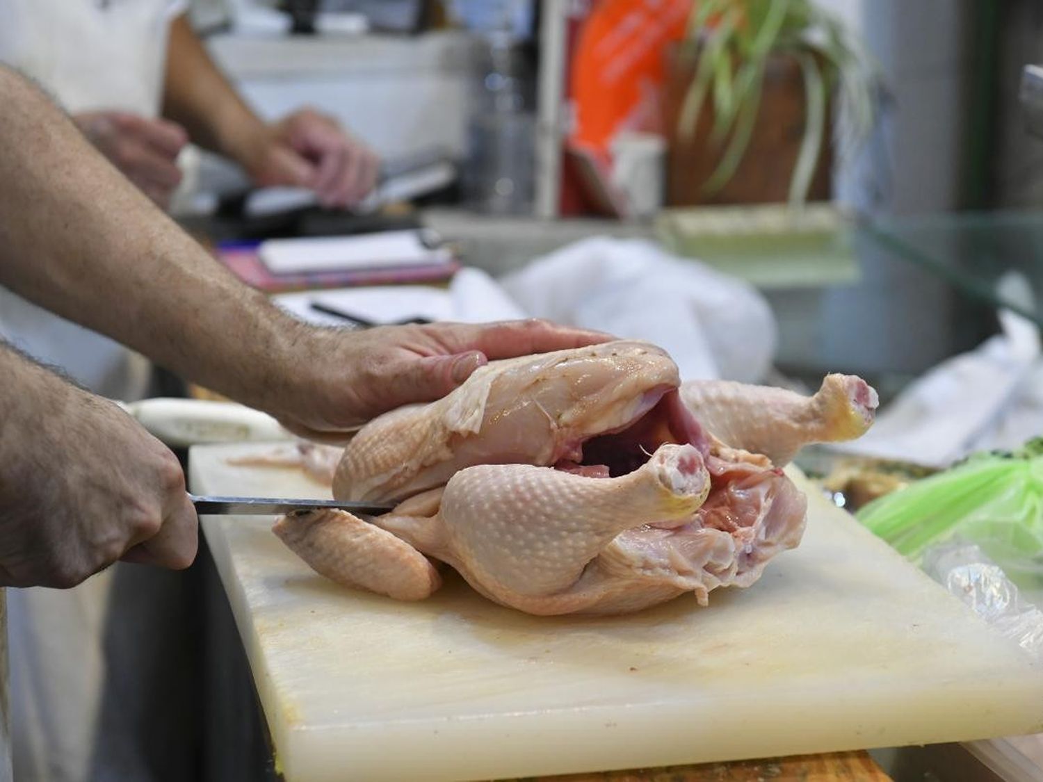 Los gualeguaychuenses consumen cada vez más pollo en vez de carne vacuna