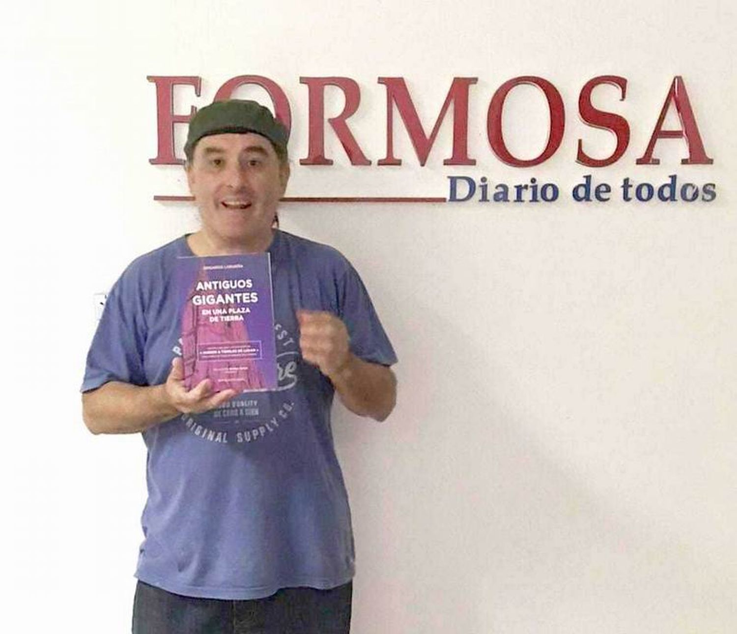 Edgardo Ludueña gira por la región con su 
libro Antiguos gigantes en una plaza de tierra