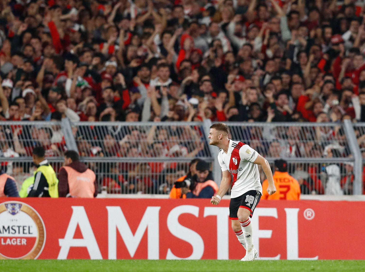 Beltrán va de arranque en el River de Demichelis.