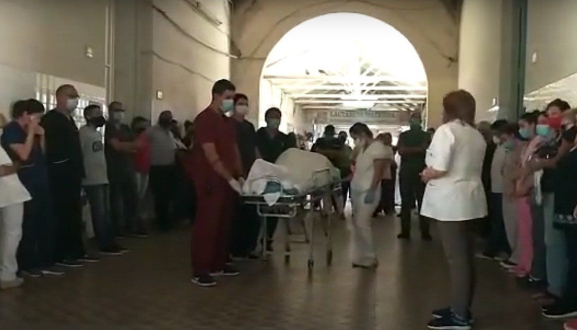 Coronavirus: dolor por la muerte de un enfermero.