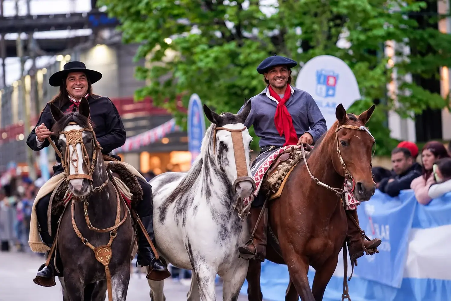 Centros tradicionalistas desfilan en las Patronales de Pilar.