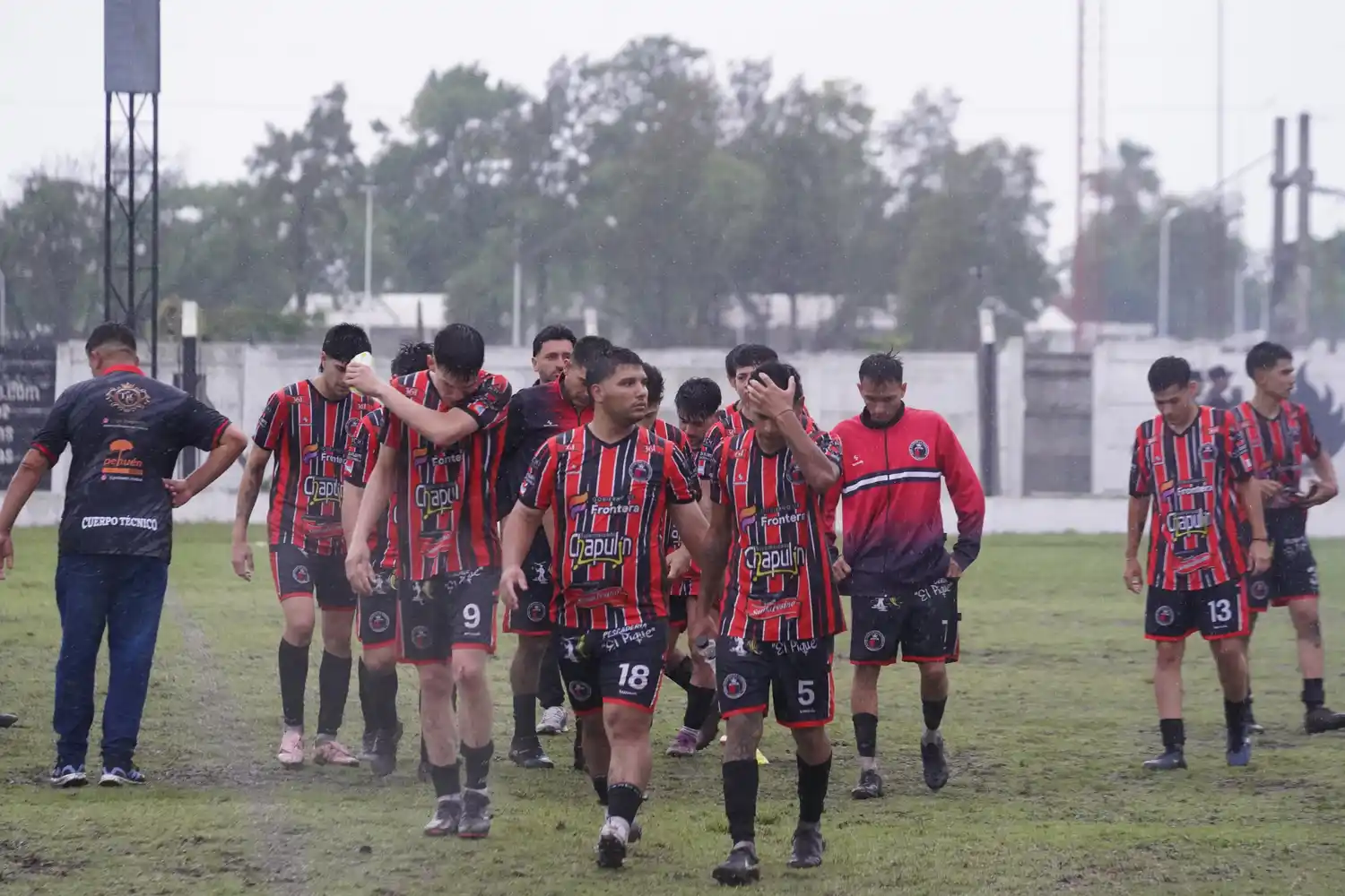 La "H" se quedó en la puerta del ascenso.