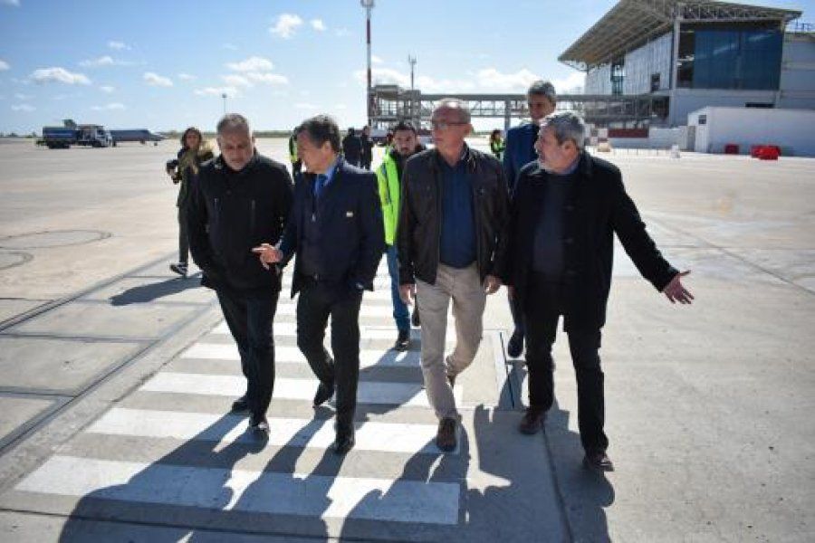 Se realizó el vuelo inaugural de la ruta Rosario - Neuquén