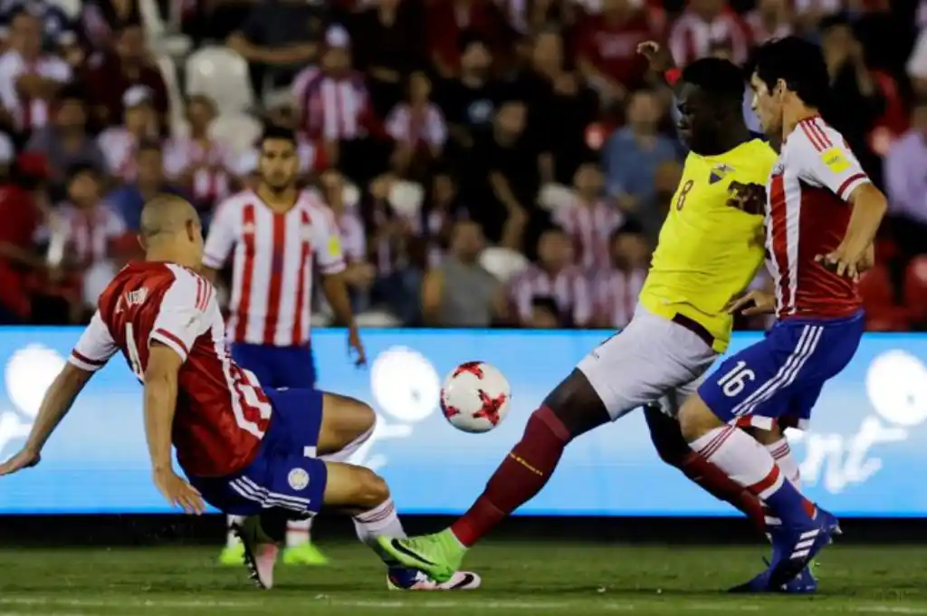 Duelo de técnicos argentinos en Ecuador vs Paraguay