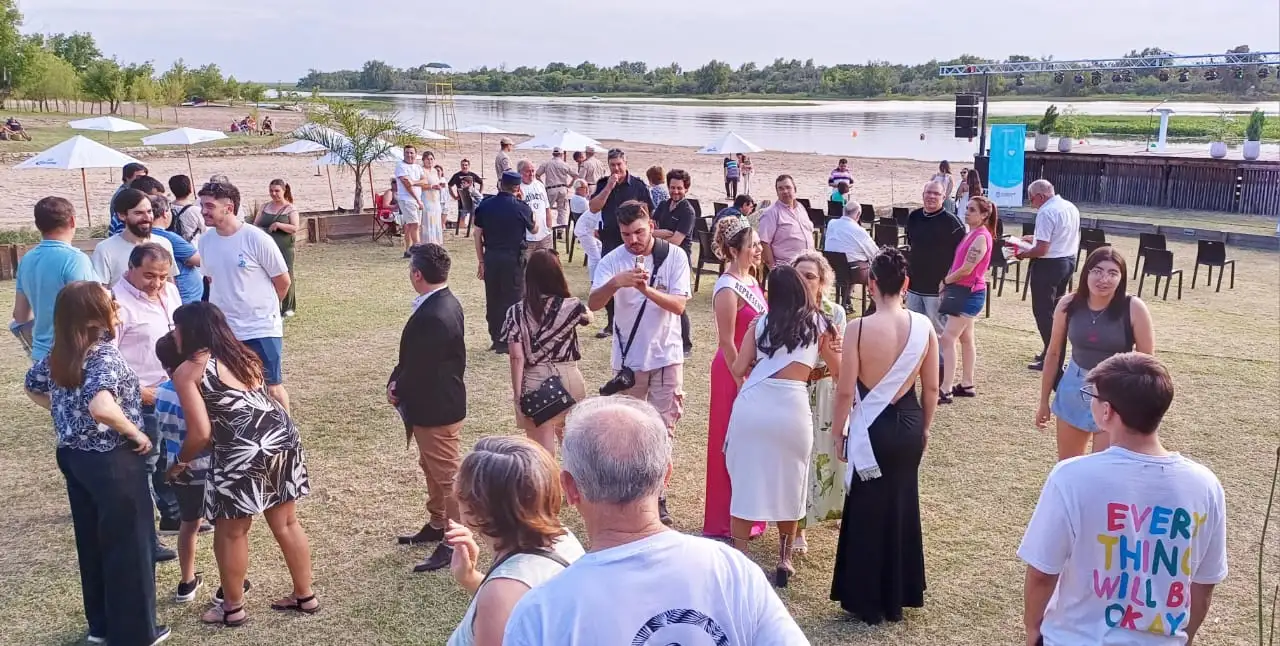 inauguración de la temporada 2024/2025 en la playa de Victoria