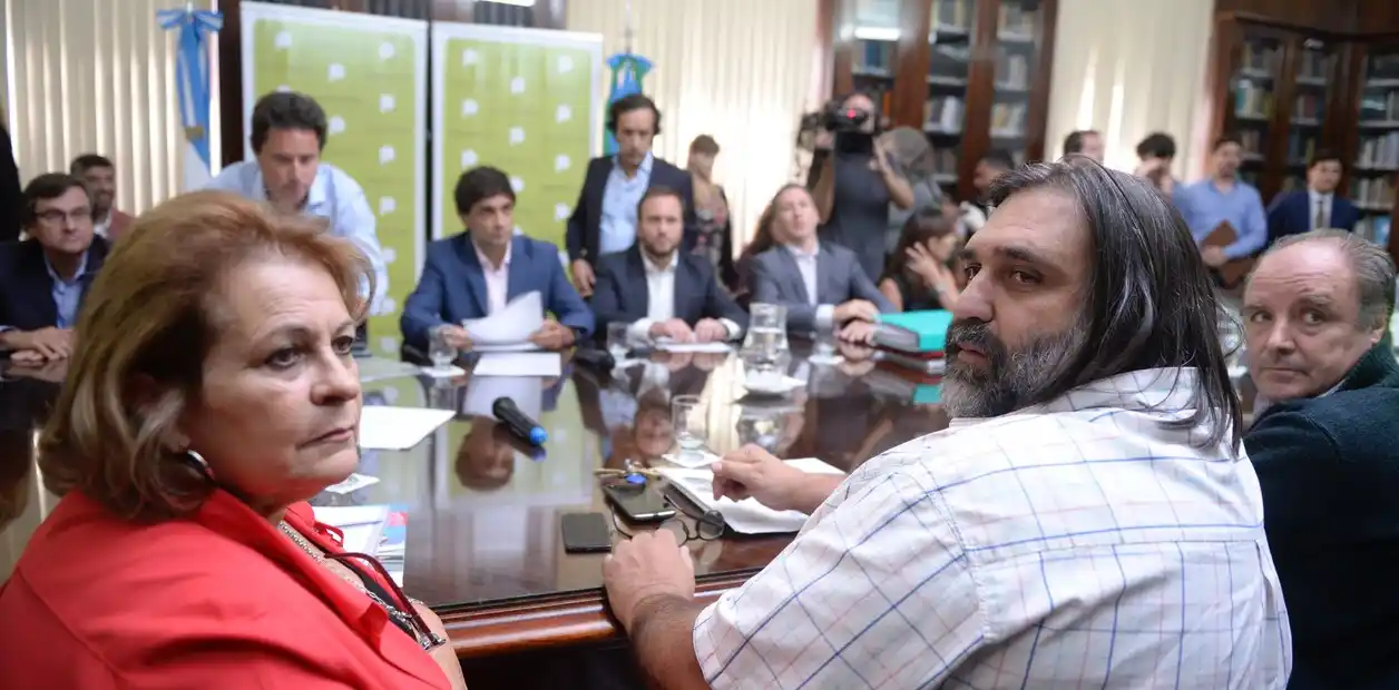 La Provincia vuelve a recibir a los docentes, que tienen un paro en suspenso