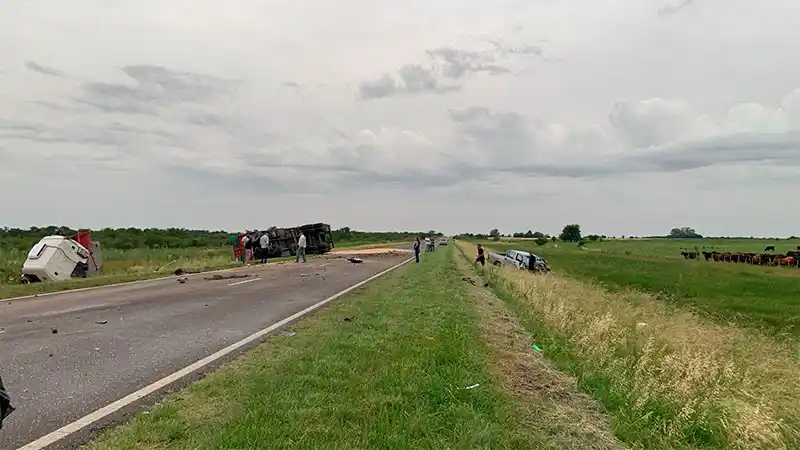El accidente fatal tuvo lugar a 500 metros al sur del acceso a localidad de Estación Sosa.