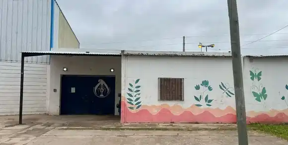 Una escuela tuvo que suspender sus actividades tras un homicidio en las inmediaciones de la institución