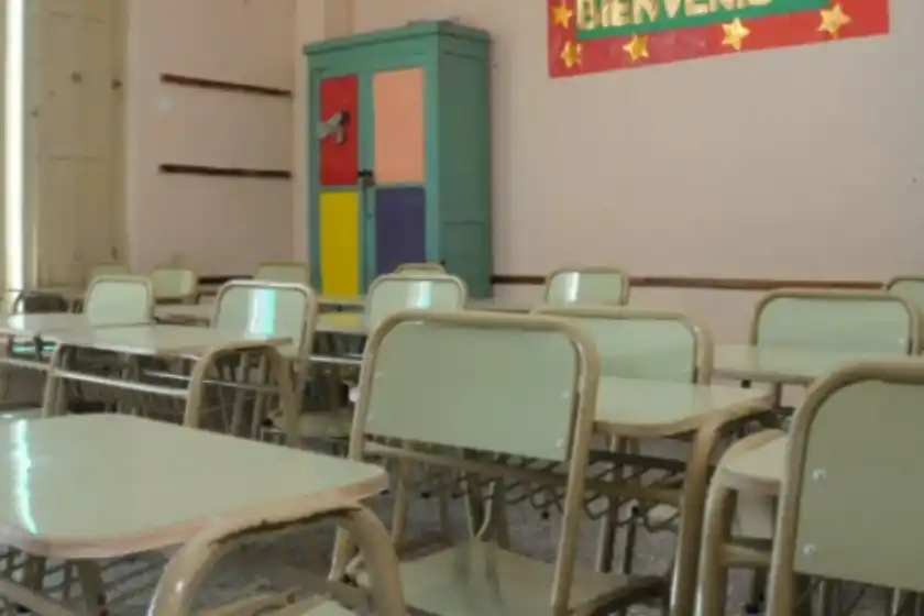 La provincia pidió a los padres que "lleven a sus chicos a las escuelas" este miércoles a pesar del paro