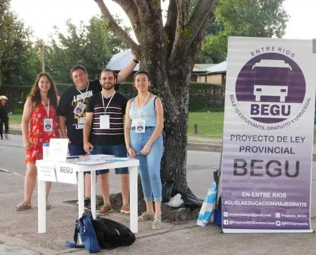 Junta de firmas para el Proyecto de Ley BEGU en Gualeguay

