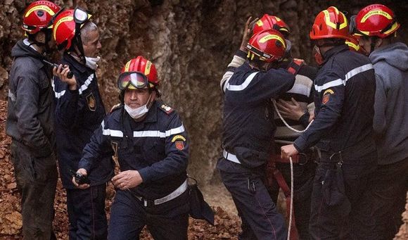 ¡NO AGUANTÓ! Rescatistas sacan sin vida a Rayan, niño que cayó en fosa de Marruecos